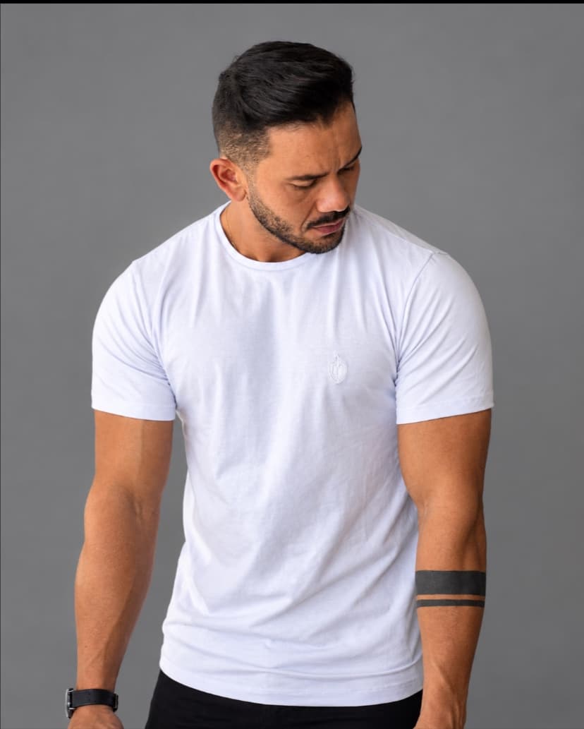 T-SHIRT PREMIUM EYOLLJONTO Essência premium. Elegância que se distingue.